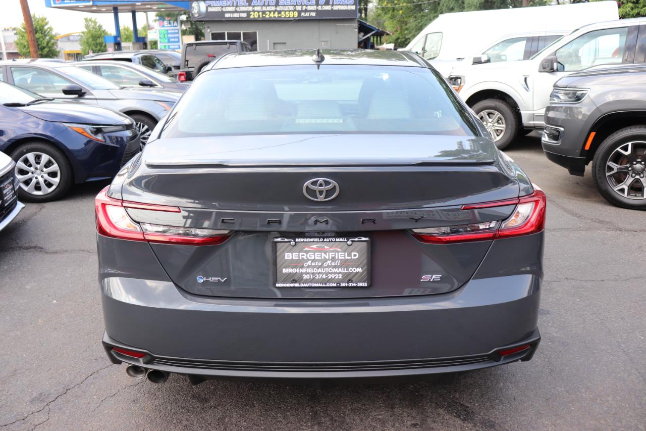 Toyota Camry SE (Natl) 2025