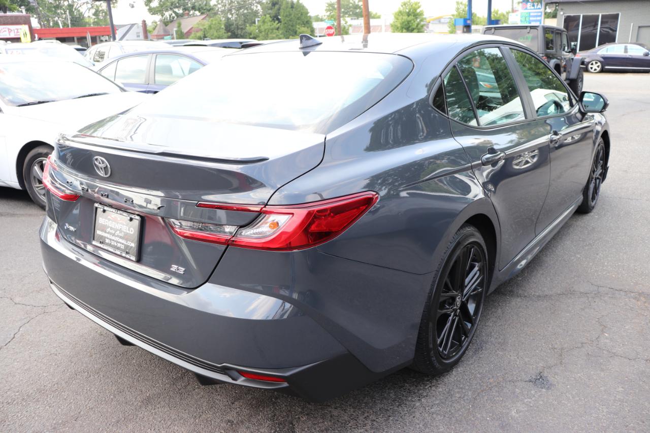 Toyota Camry SE (Natl) 2025