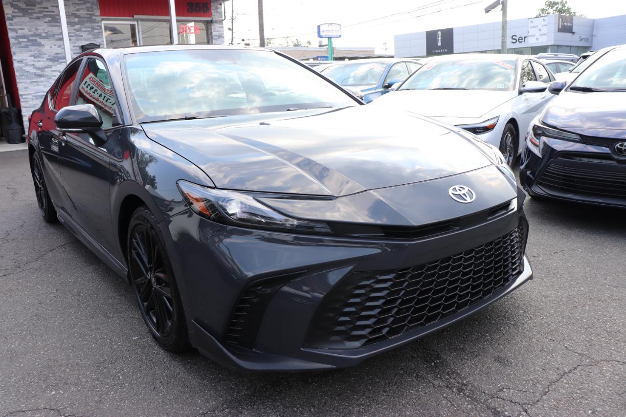 Toyota Camry SE (Natl) 2025