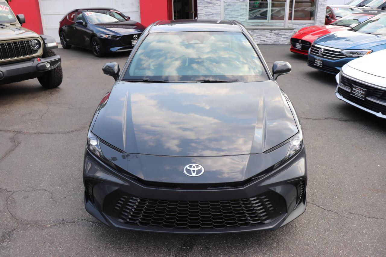 Toyota Camry SE (Natl) 2025