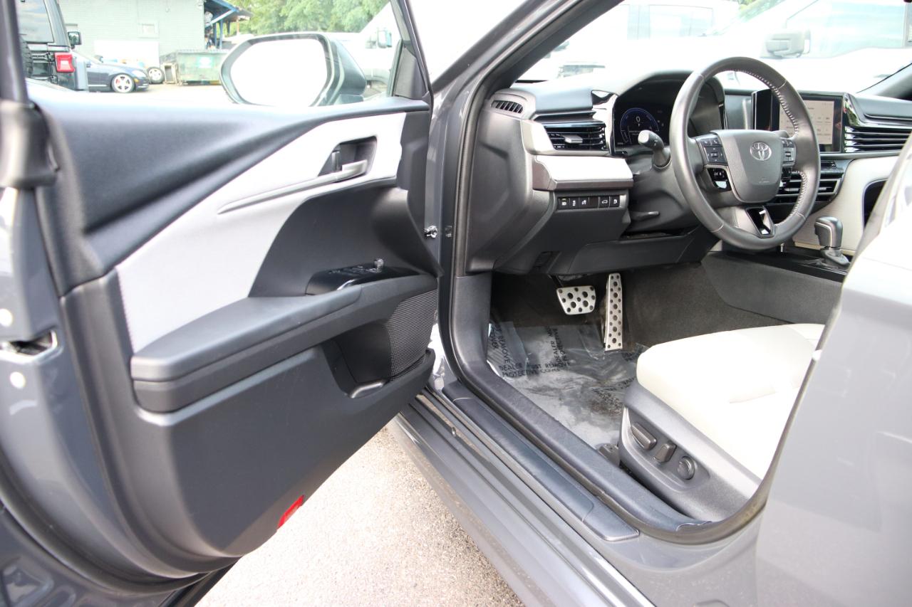 Toyota Camry SE (Natl) 2025