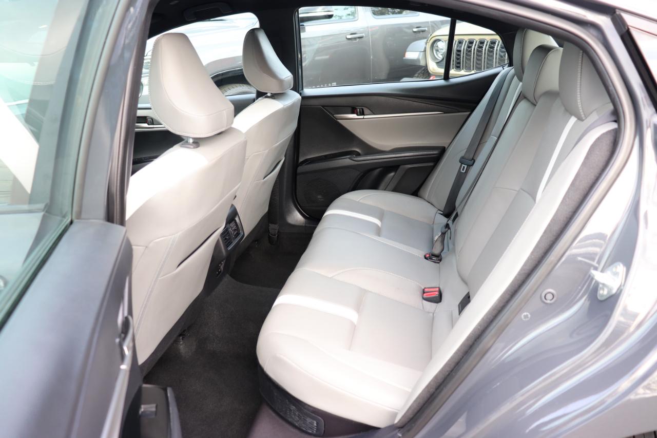 Toyota Camry SE (Natl) 2025
