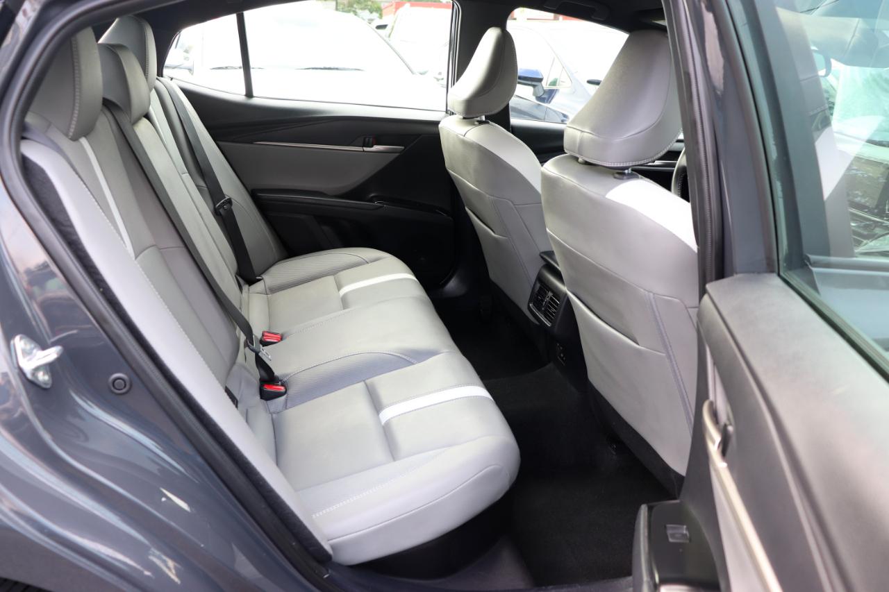 Toyota Camry SE (Natl) 2025