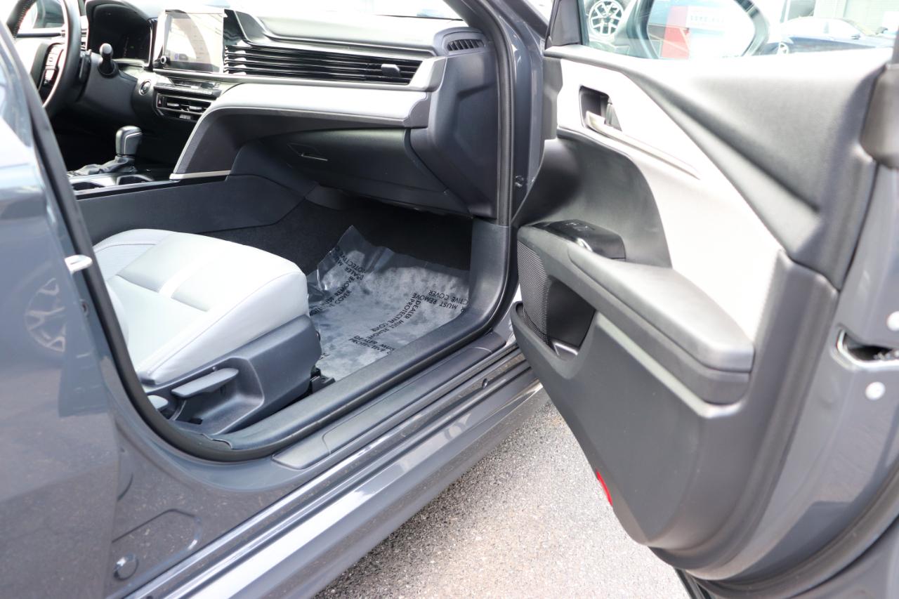 Toyota Camry SE (Natl) 2025