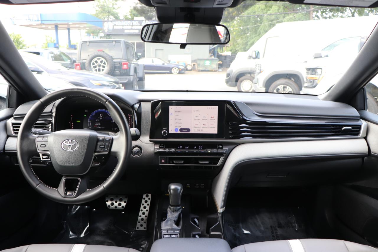 Toyota Camry SE (Natl) 2025