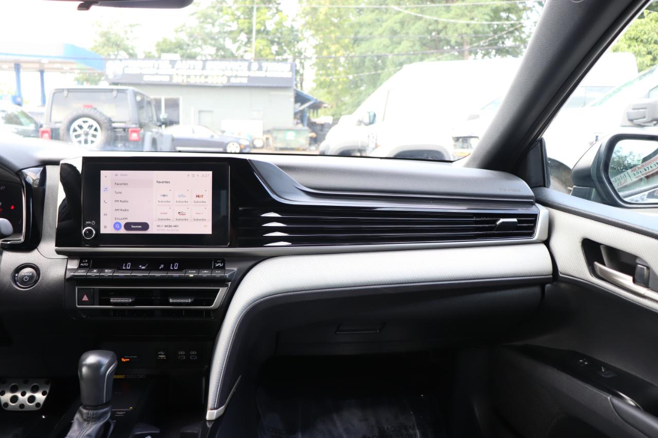 Toyota Camry SE (Natl) 2025
