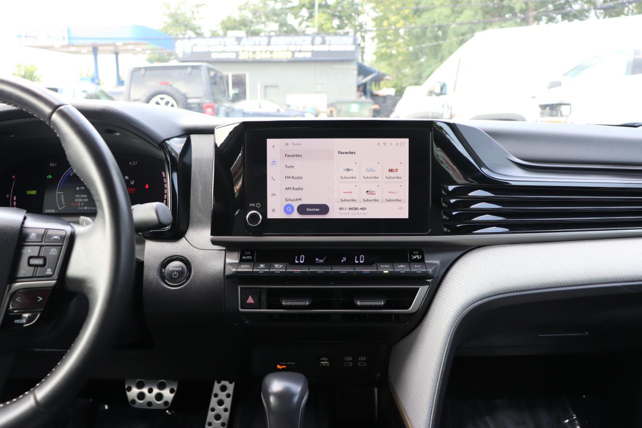 Toyota Camry SE (Natl) 2025