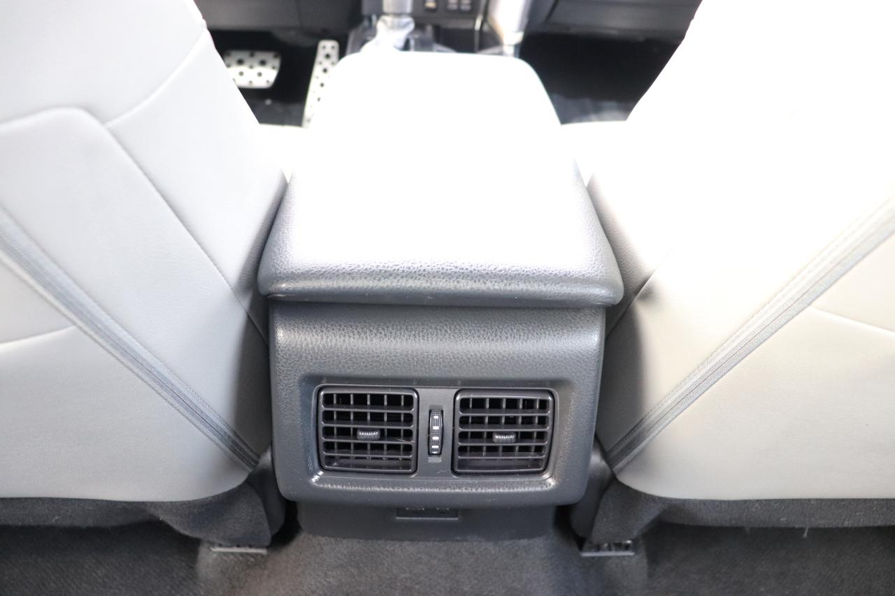 Toyota Camry SE (Natl) 2025