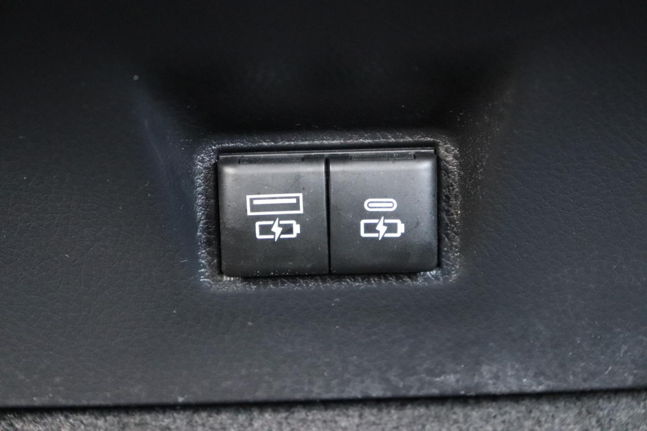 Toyota Camry SE (Natl) 2025