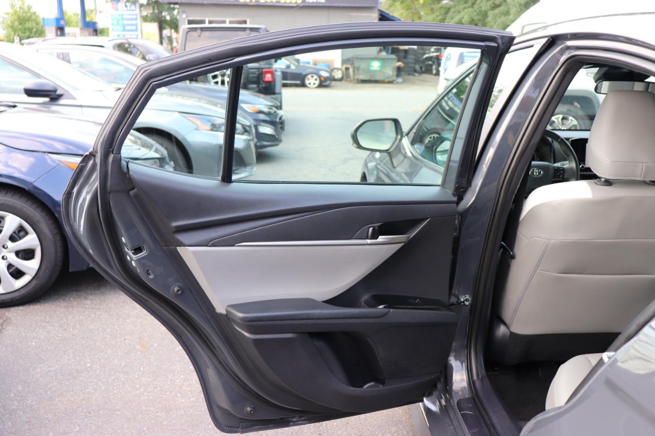 Toyota Camry SE (Natl) 2025