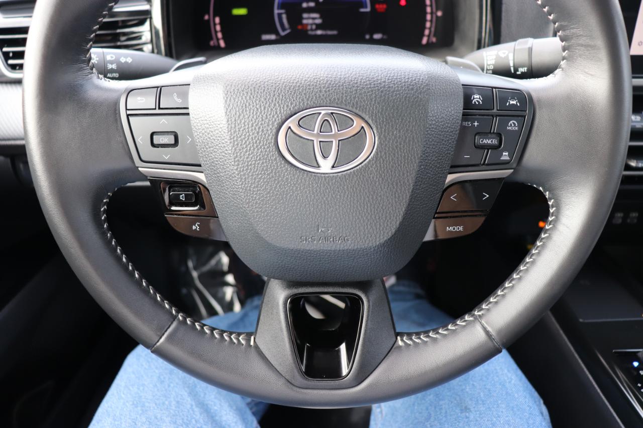 Toyota Camry SE (Natl) 2025