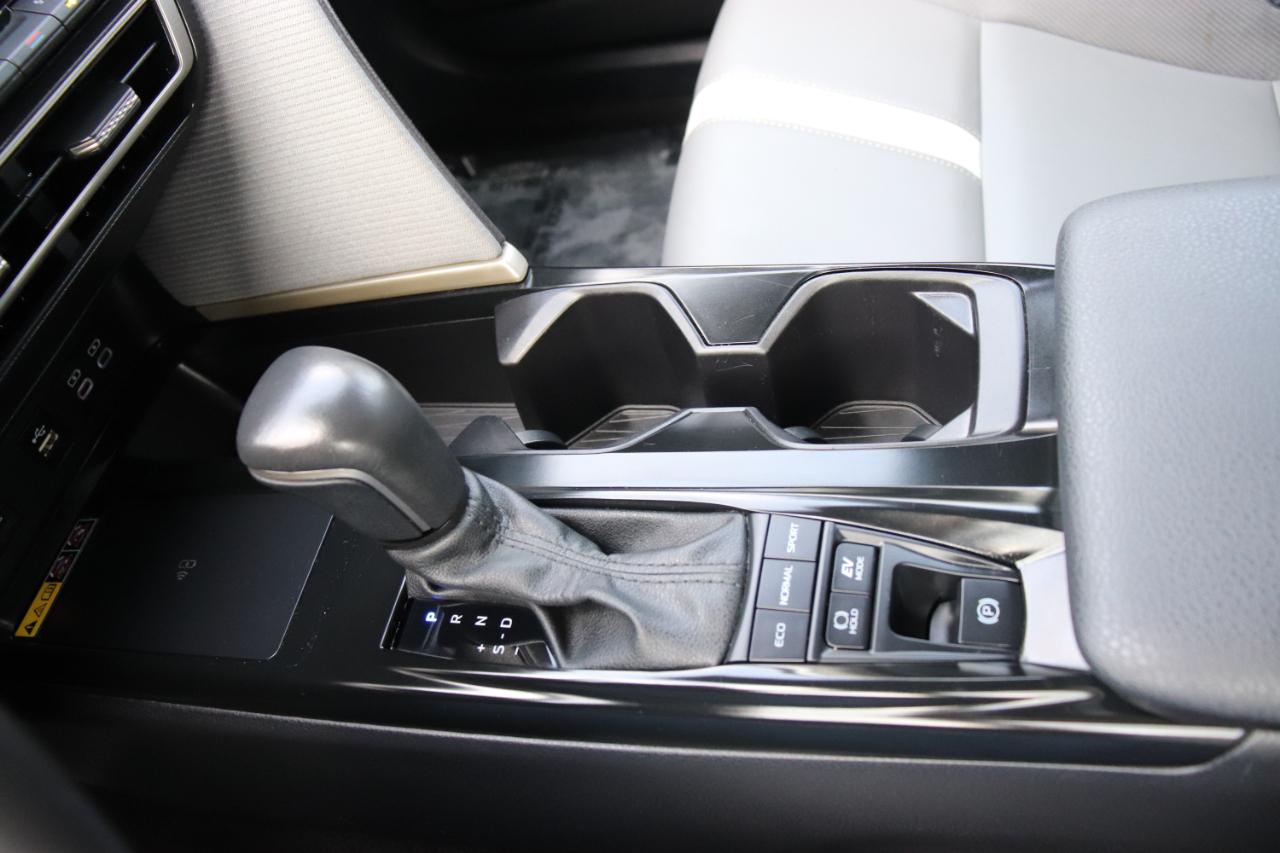 Toyota Camry SE (Natl) 2025