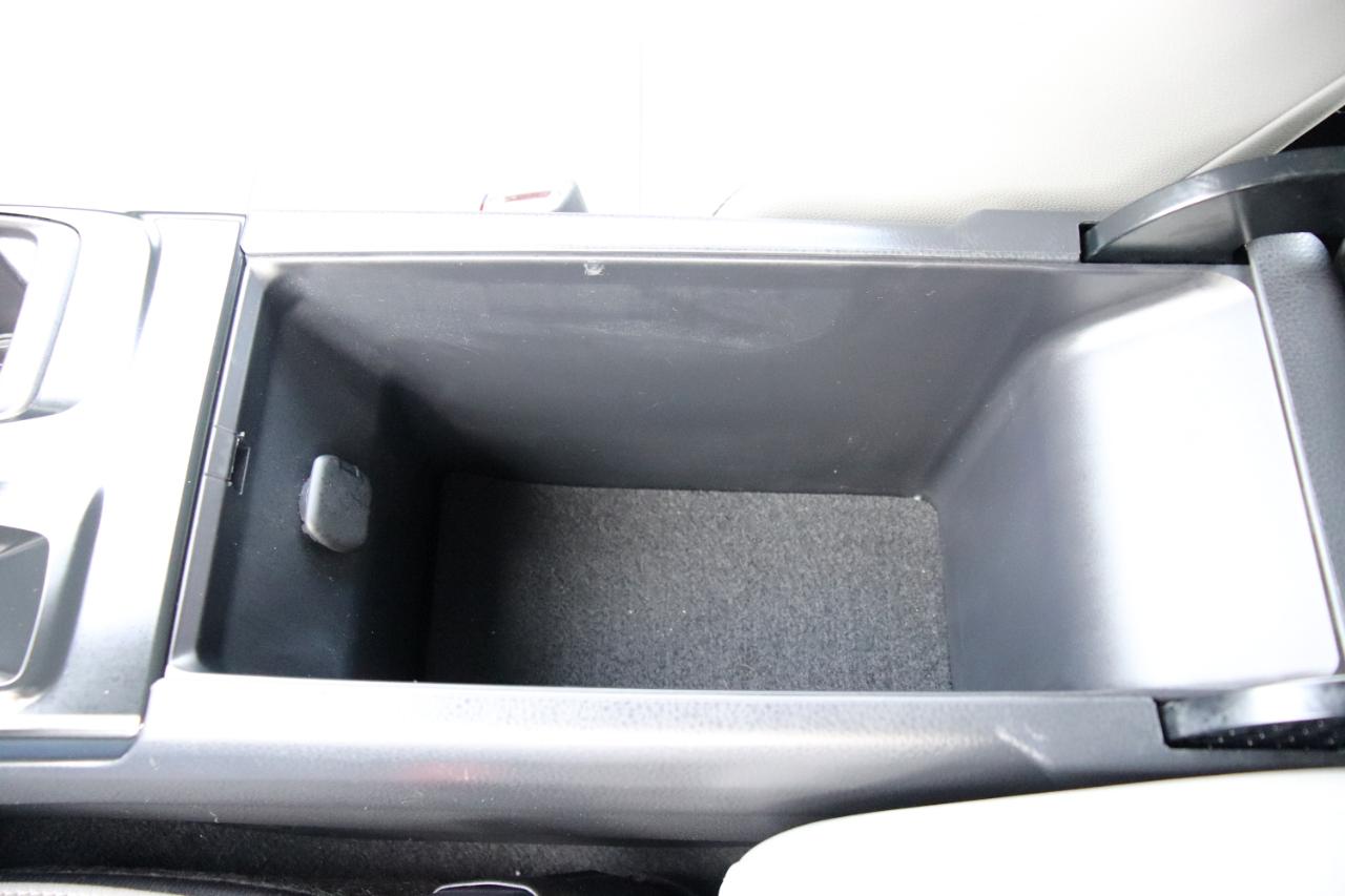 Toyota Camry SE (Natl) 2025