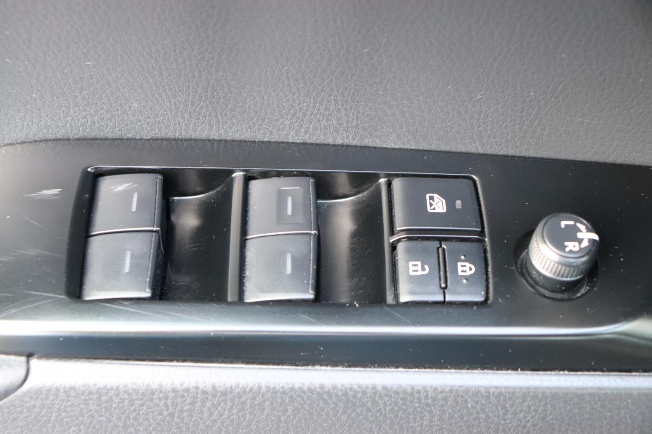 Toyota Camry SE (Natl) 2025