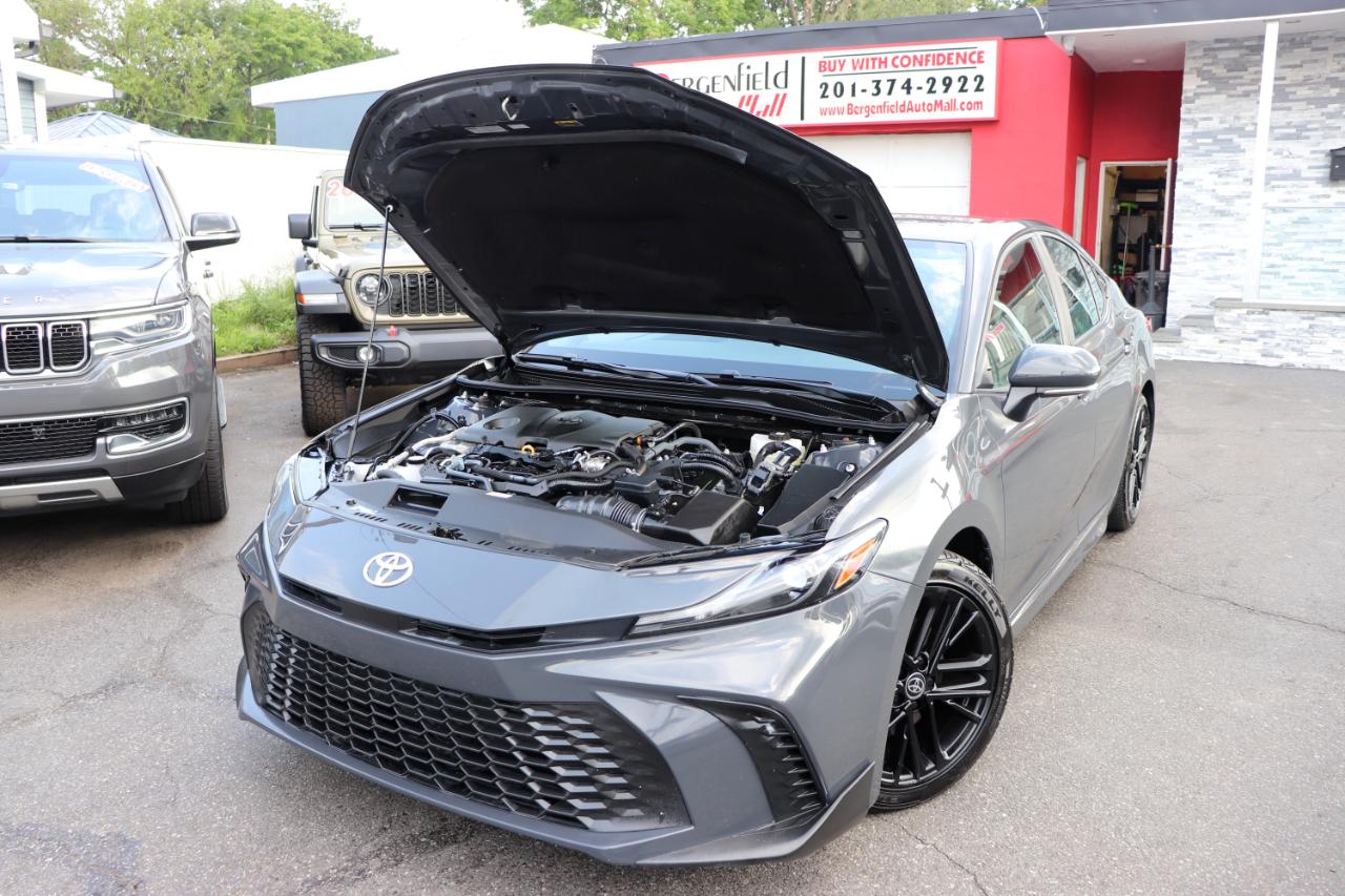 Toyota Camry SE (Natl) 2025