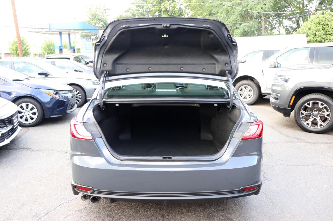 Toyota Camry SE (Natl) 2025