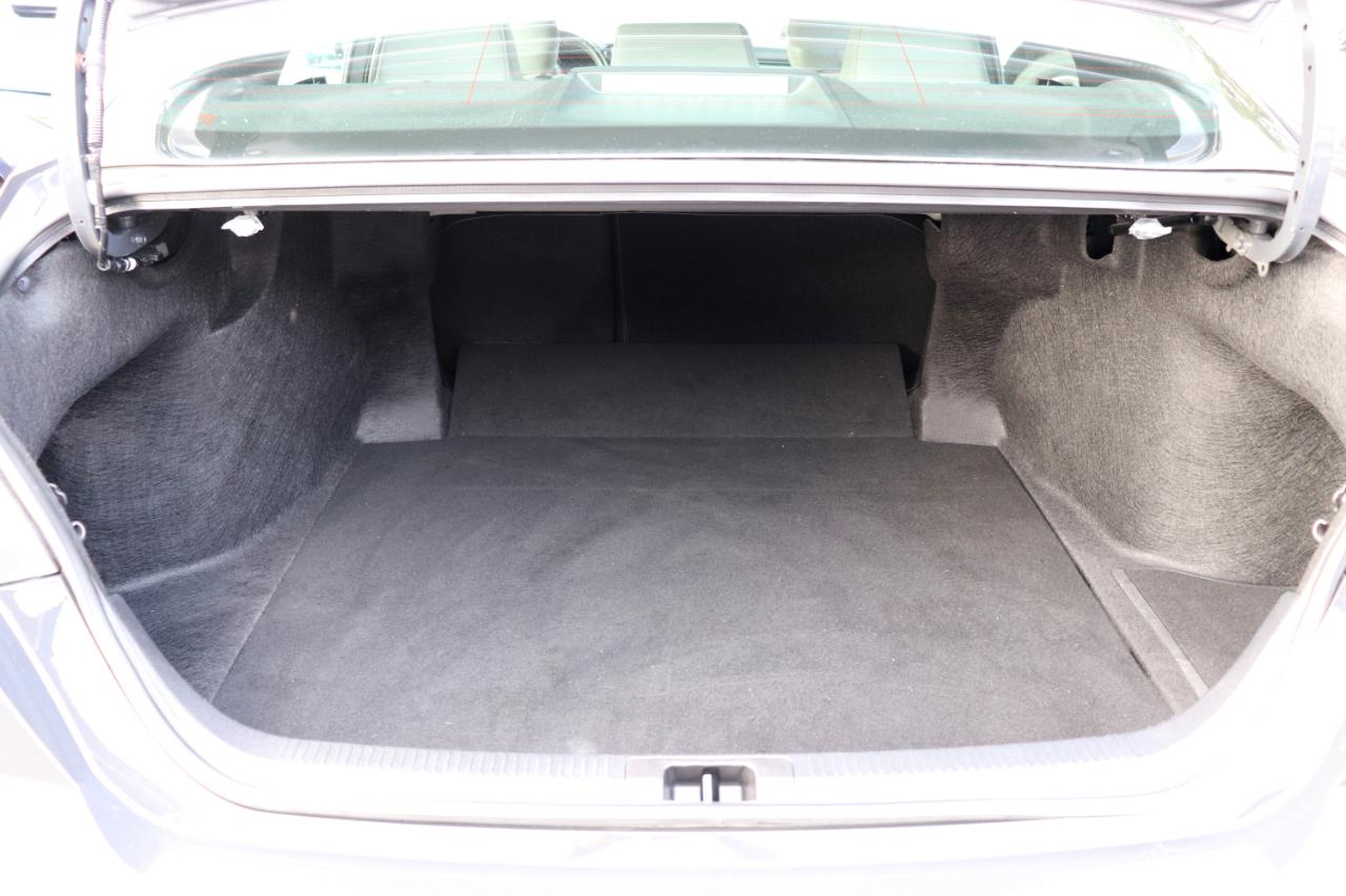Toyota Camry SE (Natl) 2025