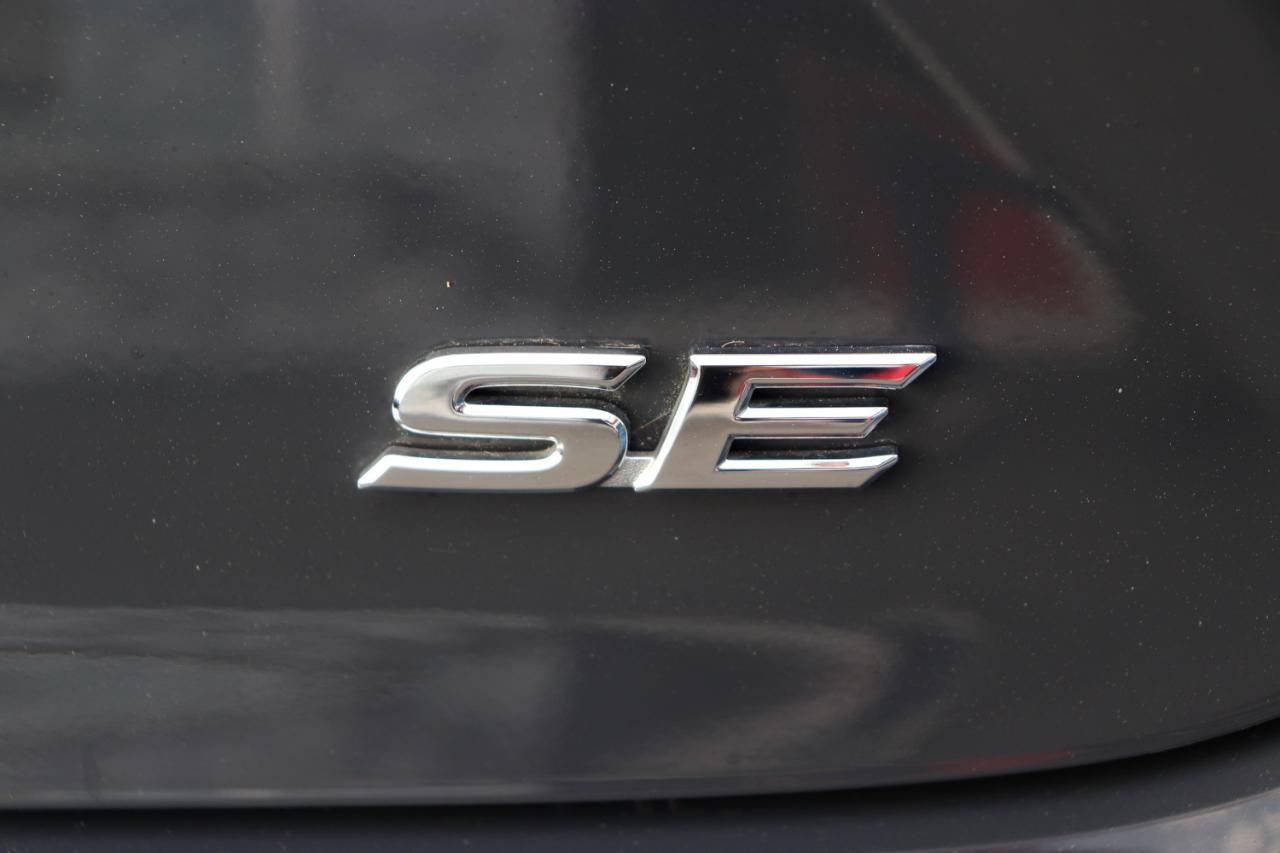 Toyota Camry SE (Natl) 2025
