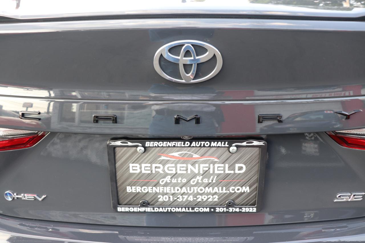 Toyota Camry SE (Natl) 2025