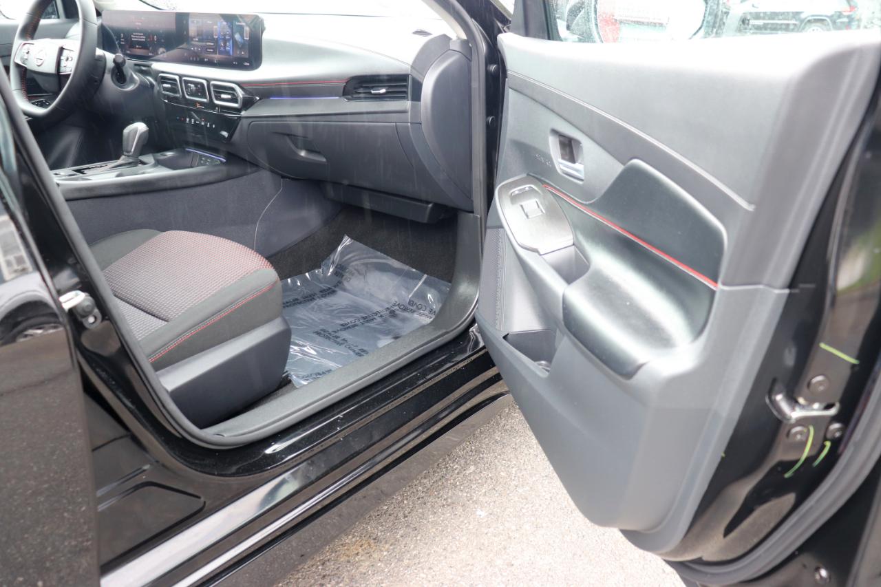 Nissan Sentra SR Sedan 2026