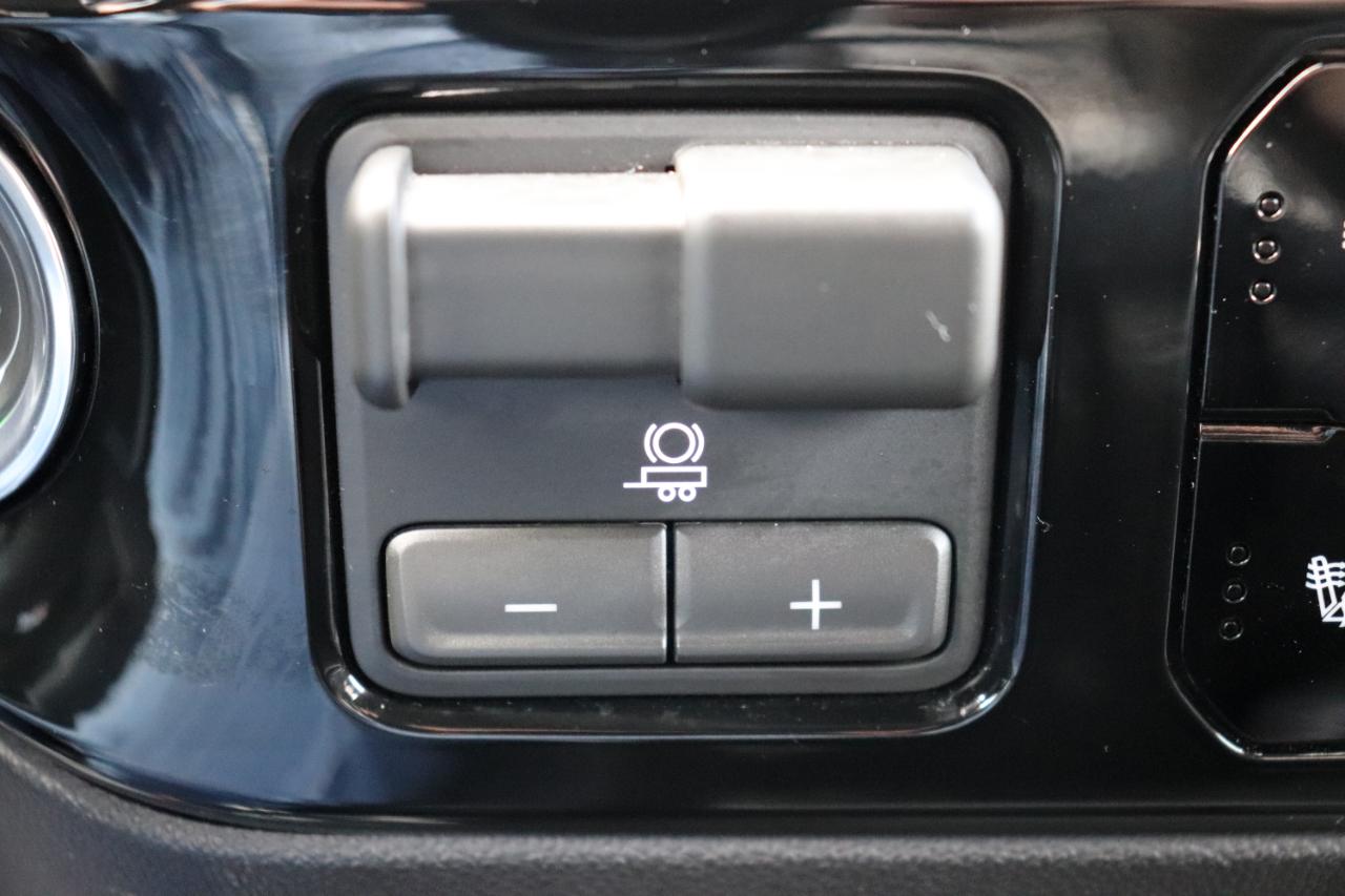 GMC Sierra 1500 4WD Crew Cab 147" SLT 2026