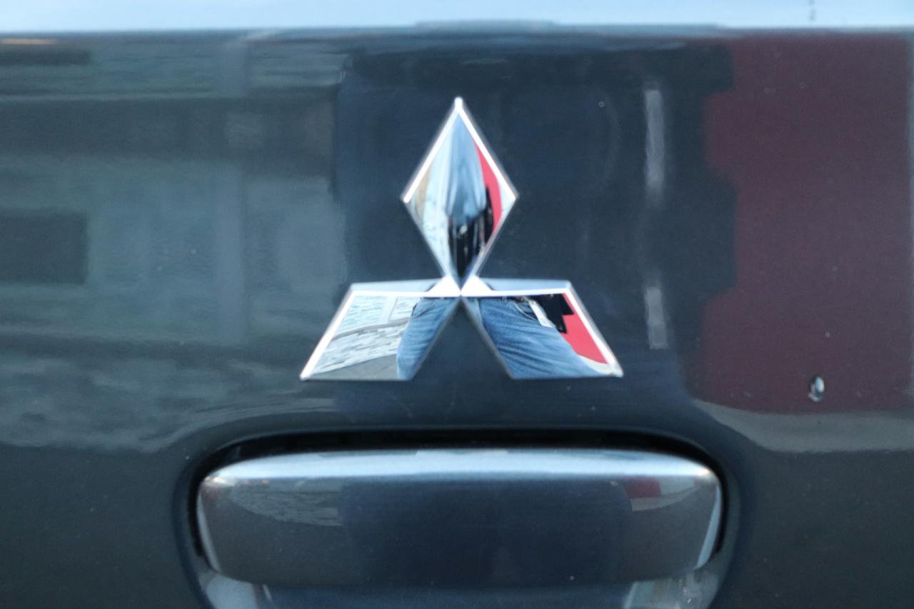 Mitsubishi Mirage ES CVT 2024