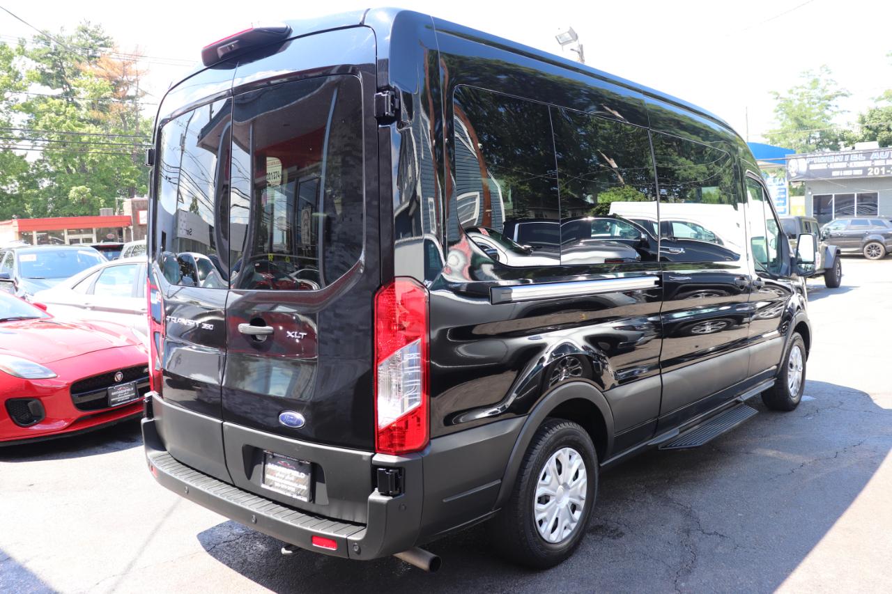 Ford Transit Passenger Wagon T-350 148" Med Roof XLT RWD 2025