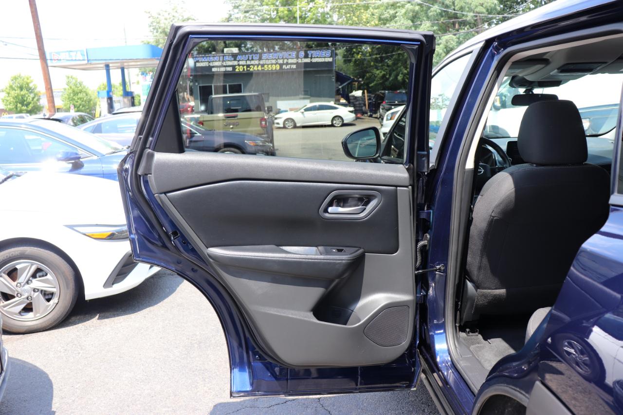 Nissan Rogue AWD SV *Ltd Avail* 2026