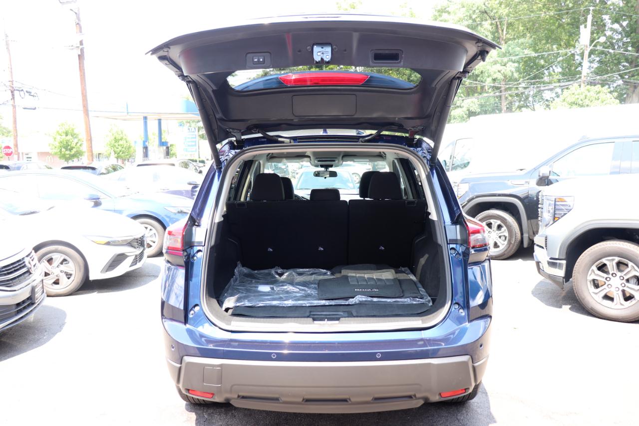 Nissan Rogue AWD SV *Ltd Avail* 2026