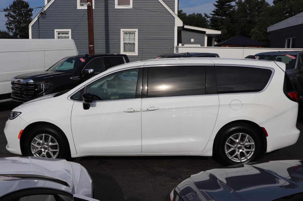 Chrysler Pacifica Touring L FWD 2024