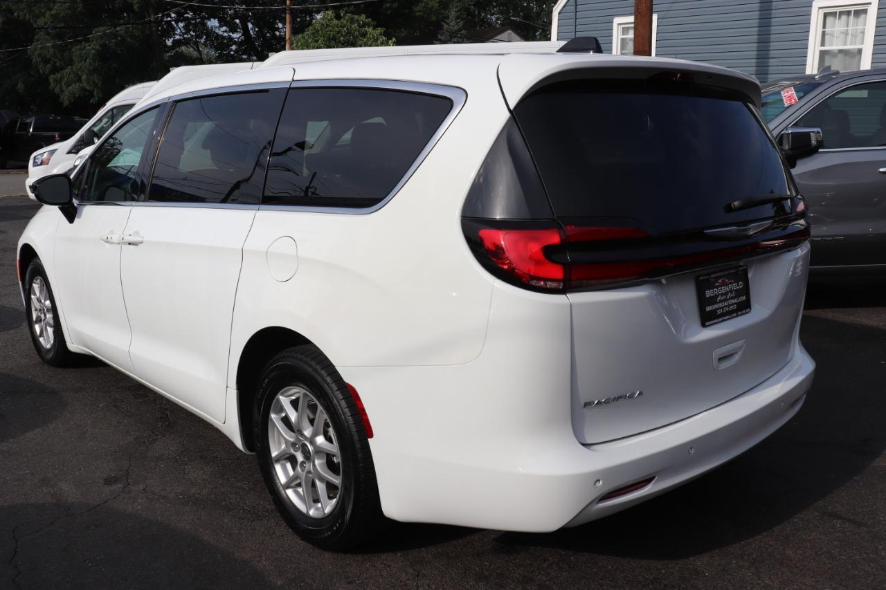 Chrysler Pacifica Touring L FWD 2024