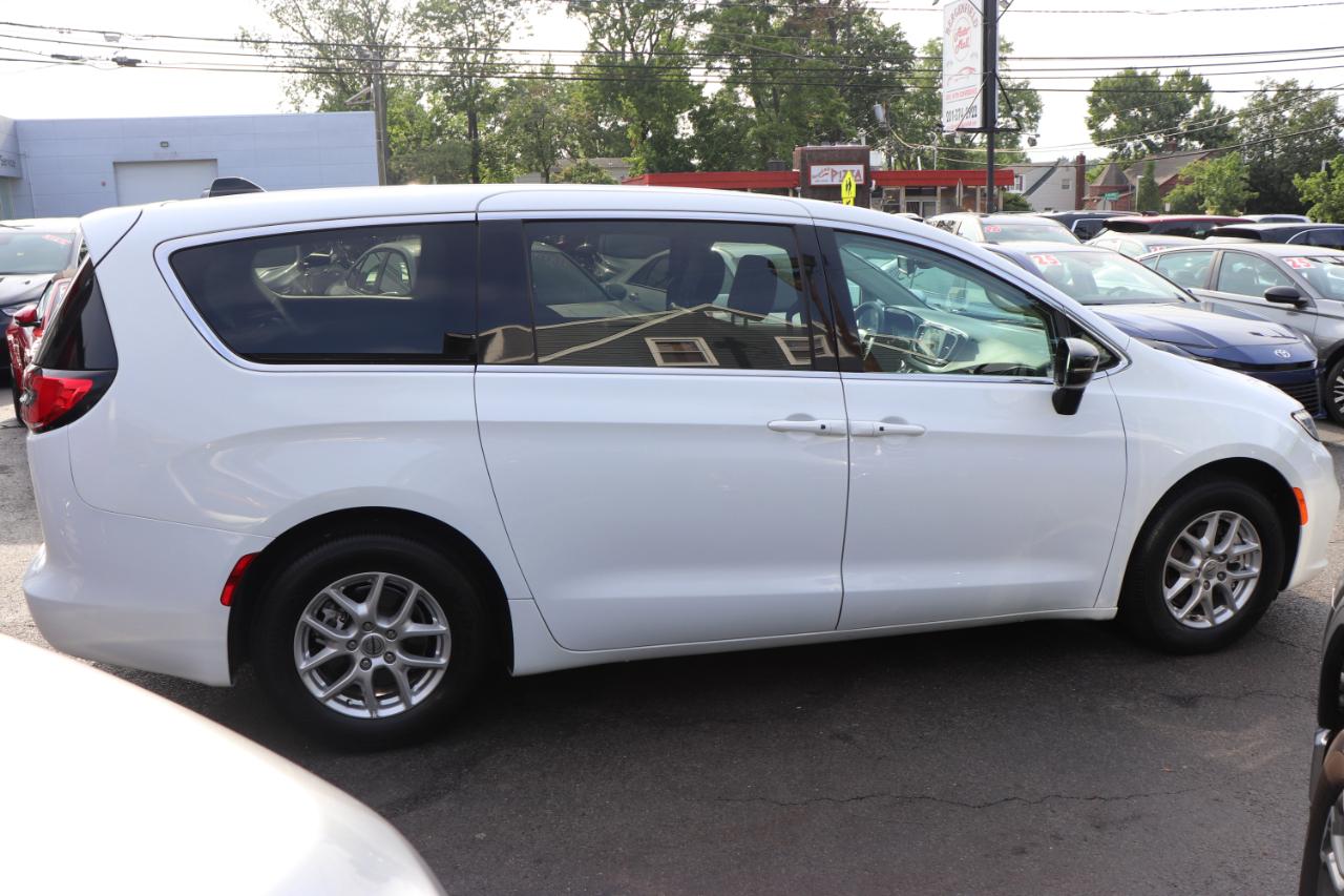 Chrysler Pacifica Touring L FWD 2024