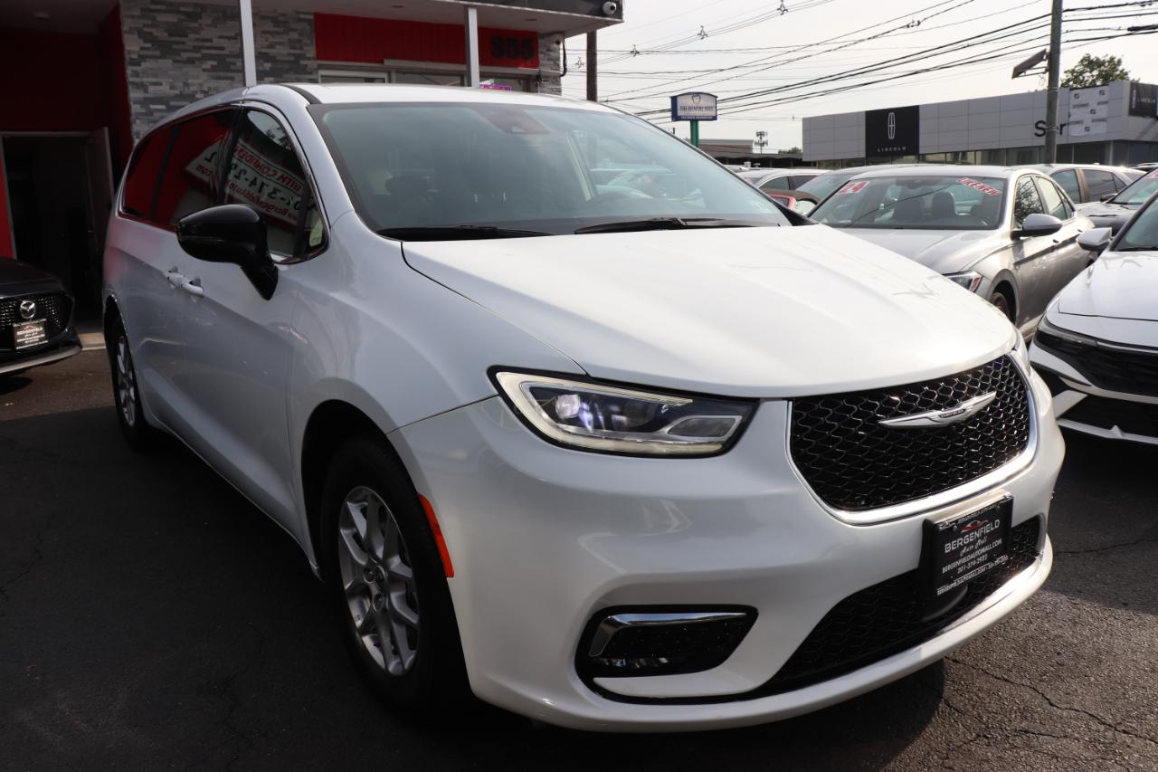 Chrysler Pacifica Touring L FWD 2024
