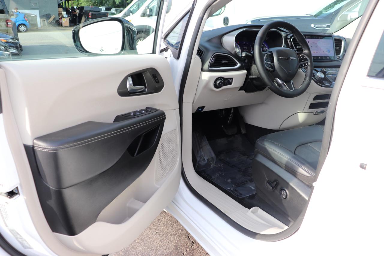 Chrysler Pacifica Touring L FWD 2024