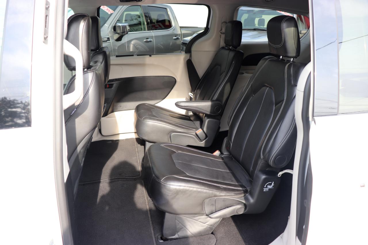 Chrysler Pacifica Touring L FWD 2024