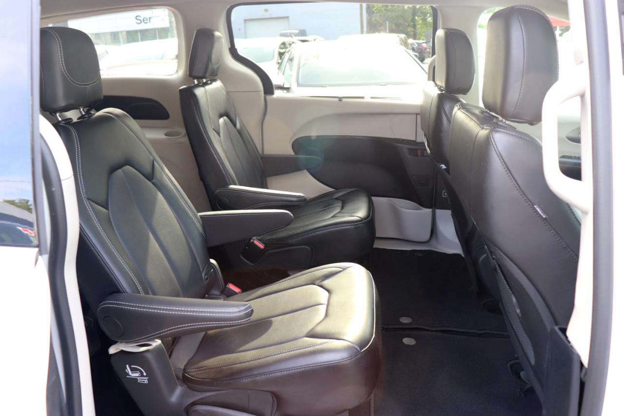 Chrysler Pacifica Touring L FWD 2024