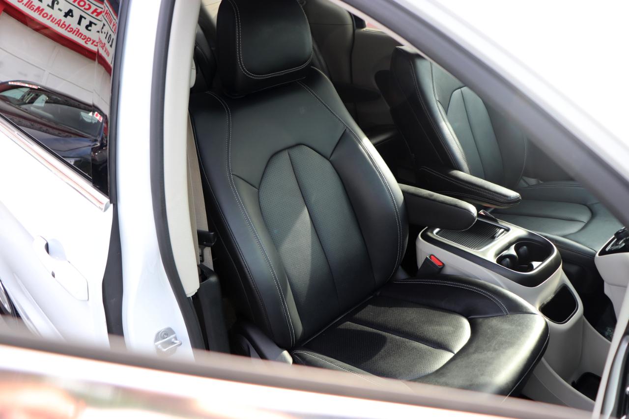 Chrysler Pacifica Touring L FWD 2024