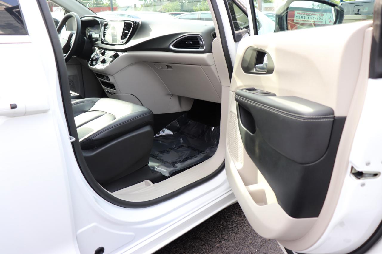 Chrysler Pacifica Touring L FWD 2024