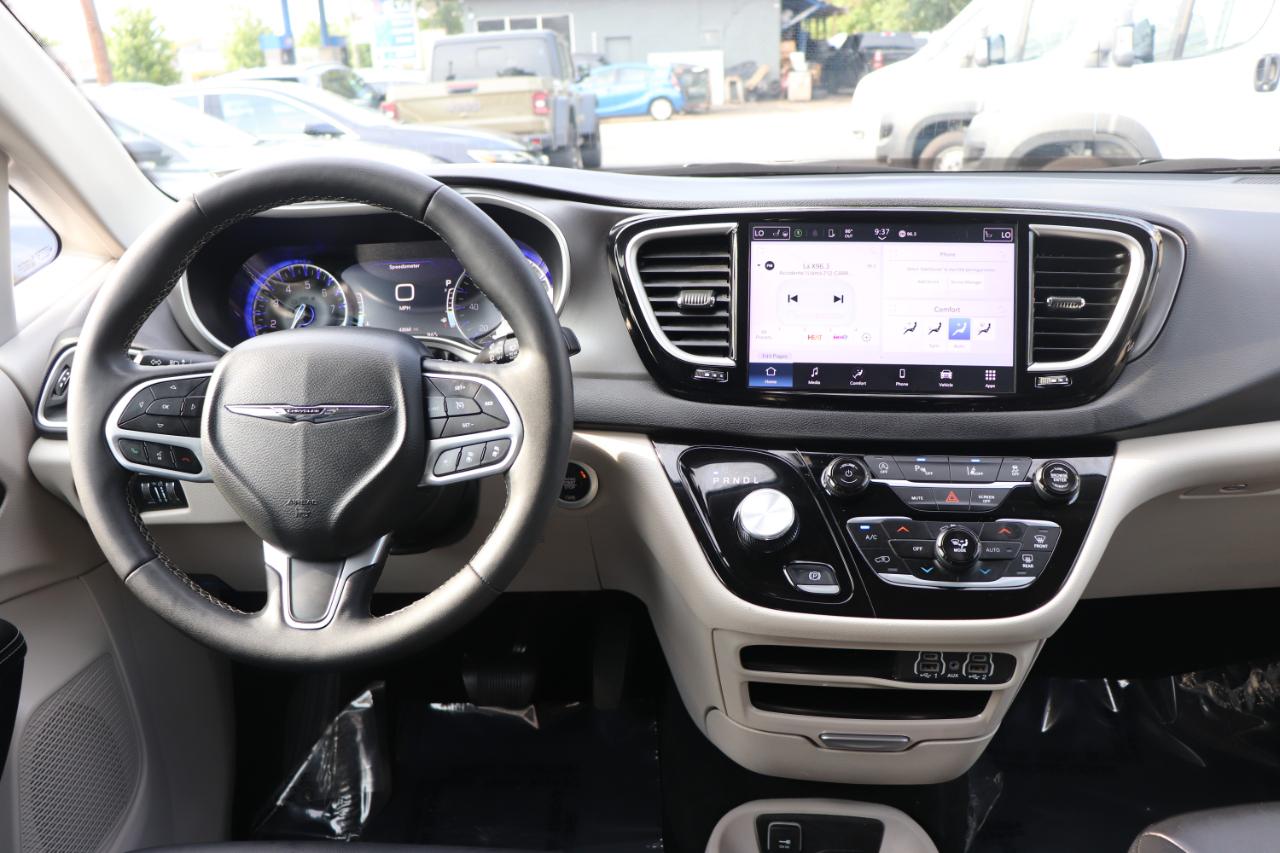 Chrysler Pacifica Touring L FWD 2024
