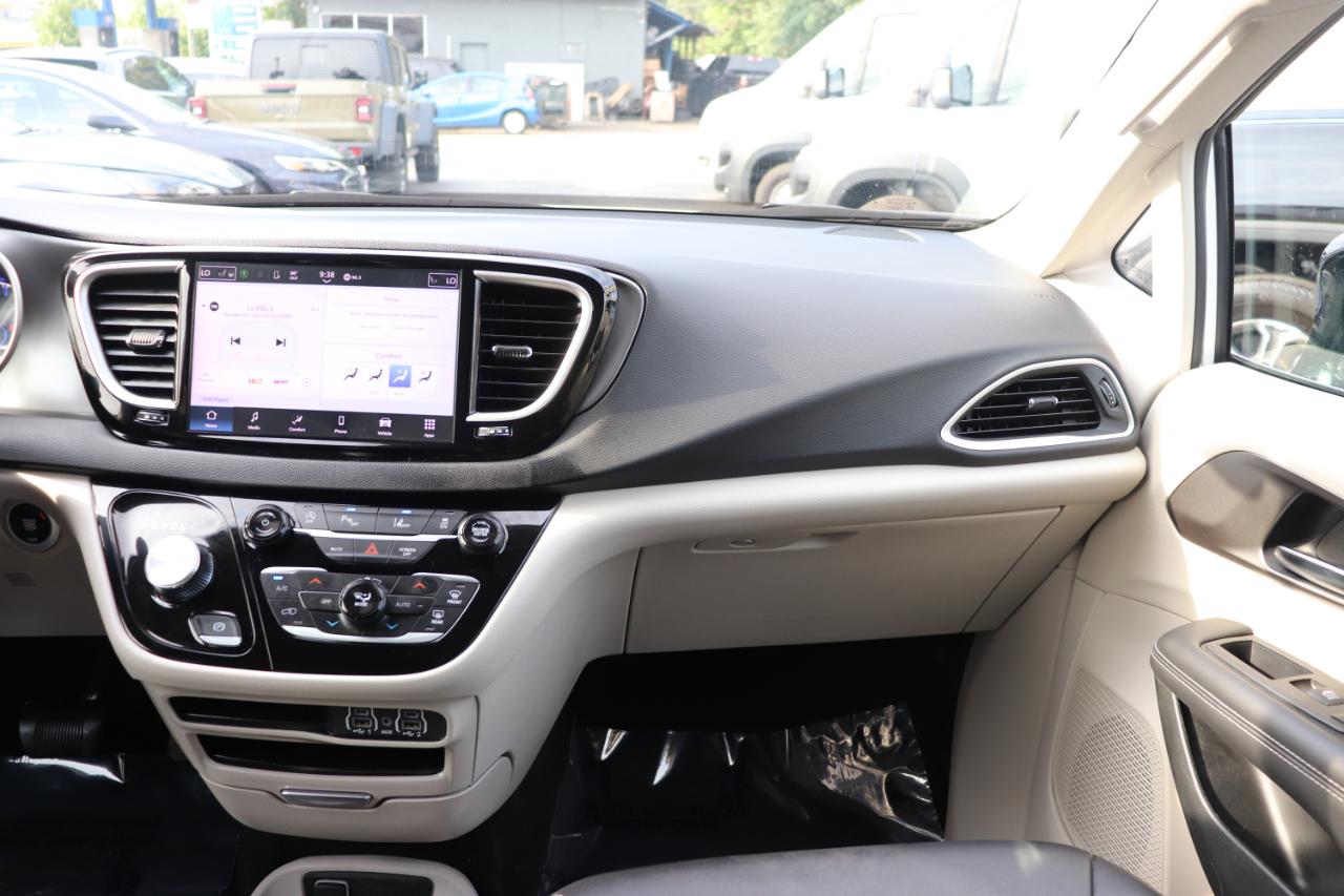 Chrysler Pacifica Touring L FWD 2024
