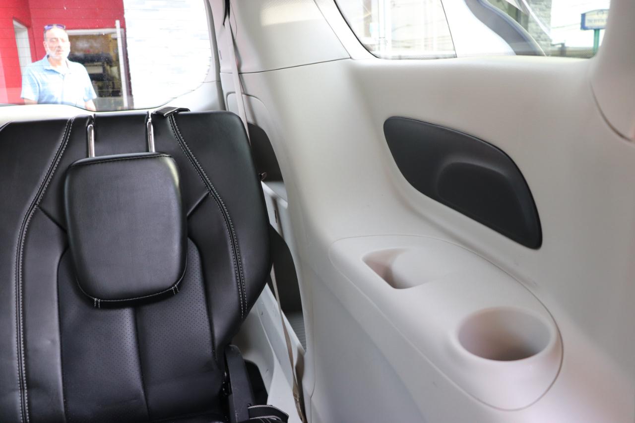 Chrysler Pacifica Touring L FWD 2024