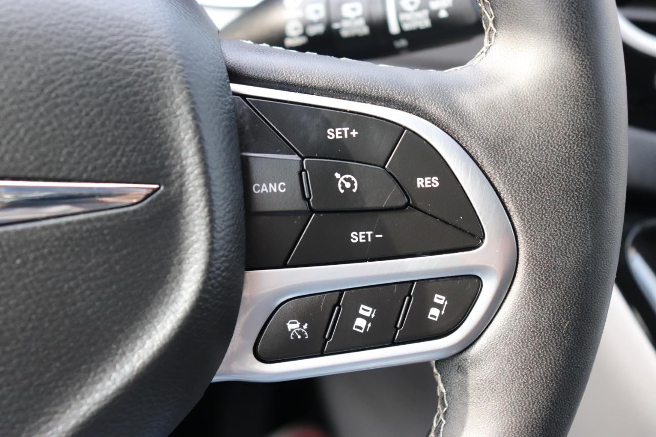 Chrysler Pacifica Touring L FWD 2024