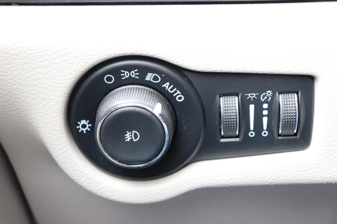 Chrysler Pacifica Touring L FWD 2024