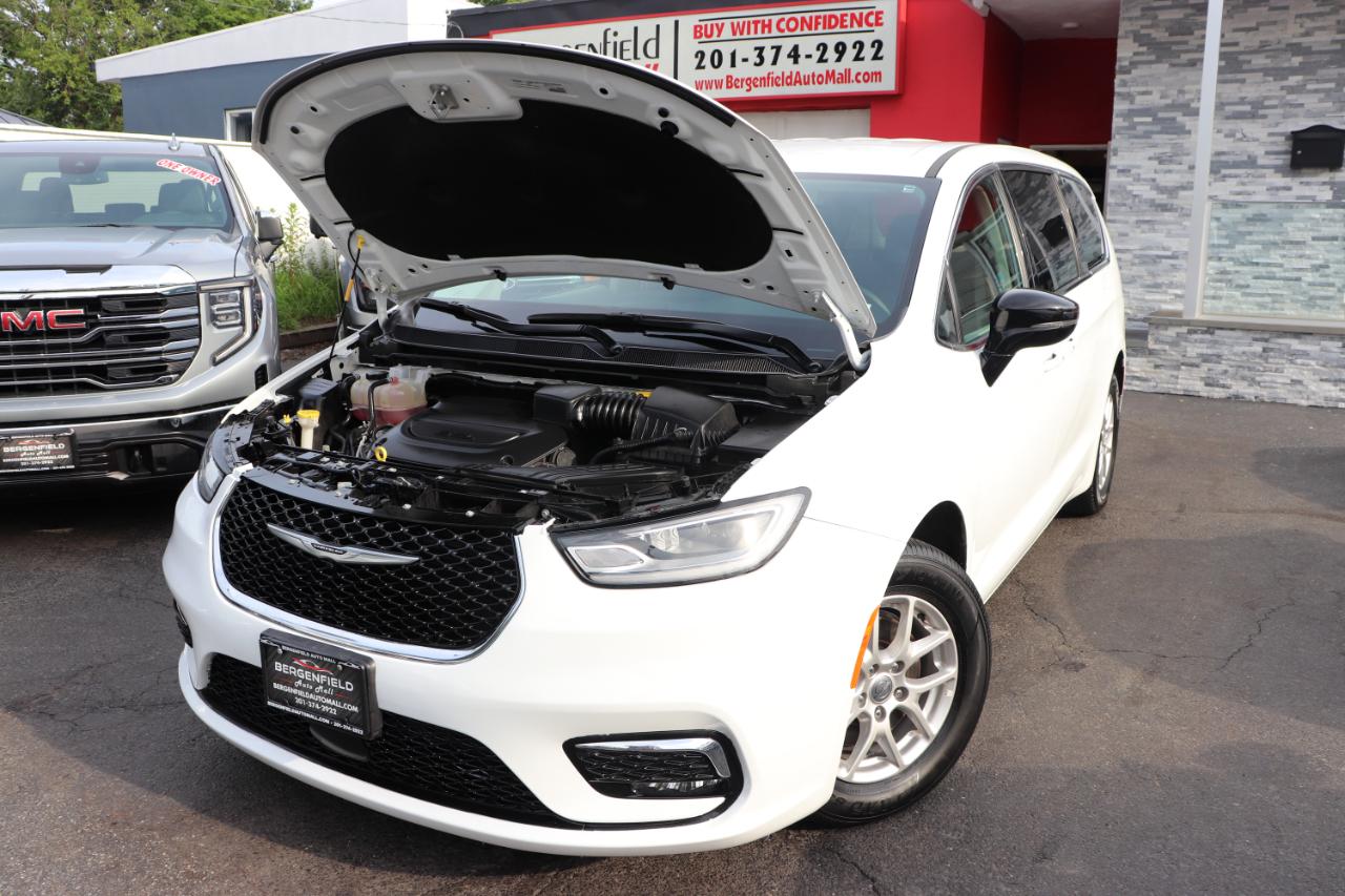 Chrysler Pacifica Touring L FWD 2024