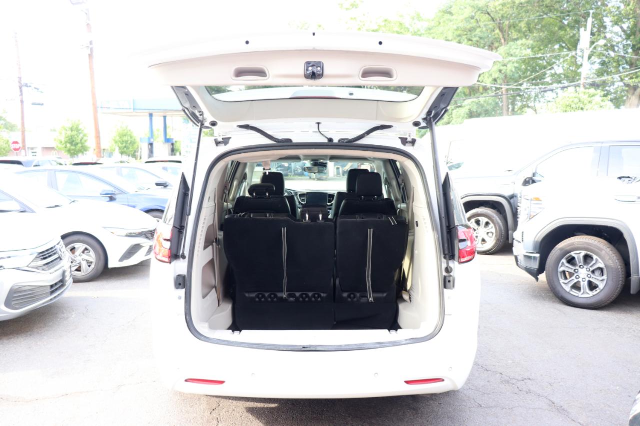 Chrysler Pacifica Touring L FWD 2024