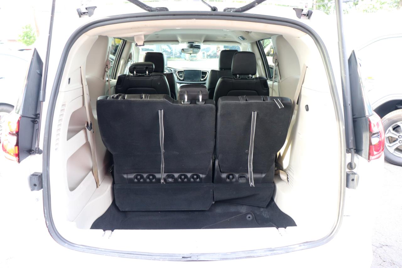 Chrysler Pacifica Touring L FWD 2024