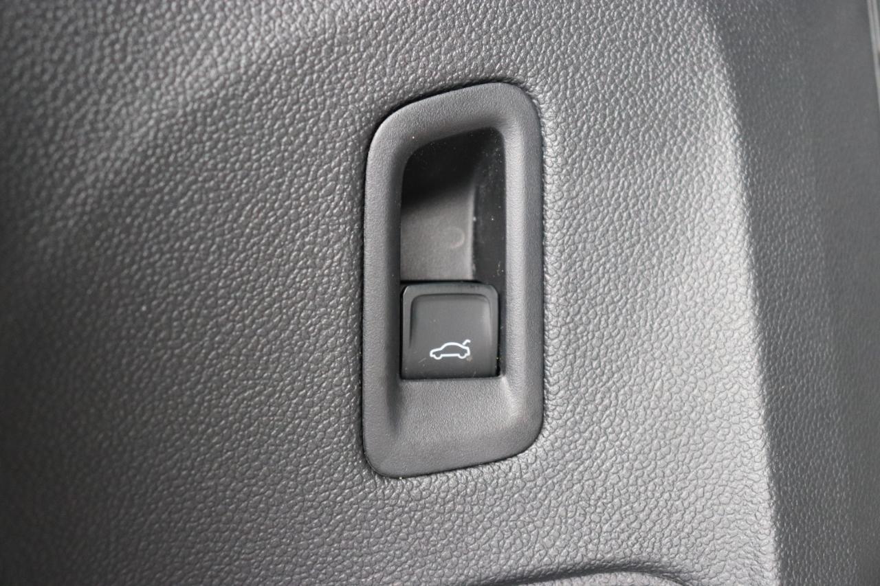 Volkswagen Atlas 2.0T SE w/Technology FWD 2025