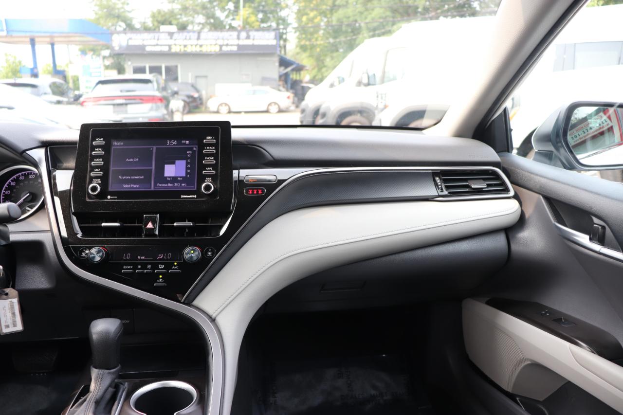 Toyota Camry LE Auto (Natl) 2024