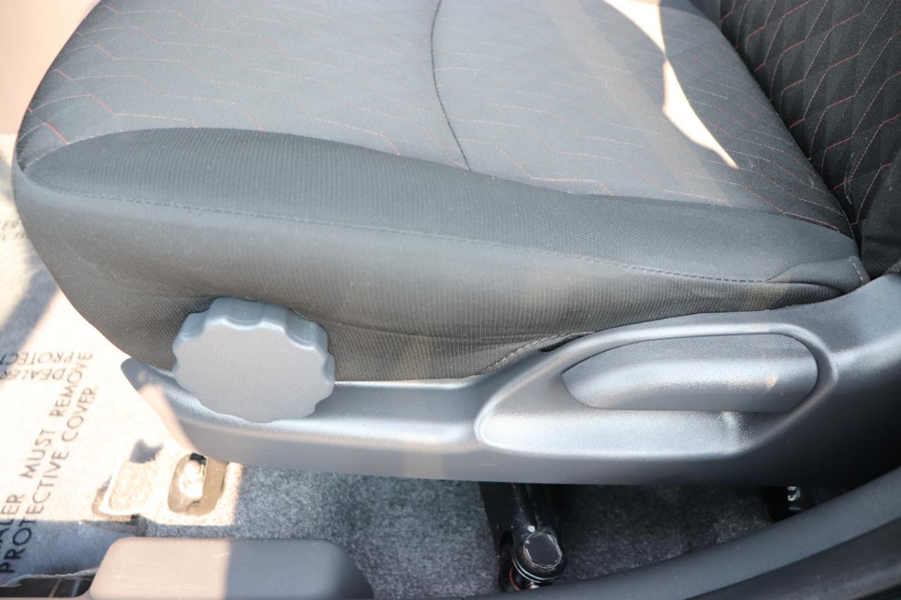 Mitsubishi Mirage ES CVT 2024