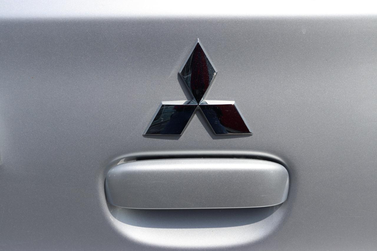 Mitsubishi Mirage ES CVT 2024